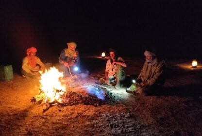 Soirée au coin du feu dans le désert marocain- Grain de Sable du Maroc